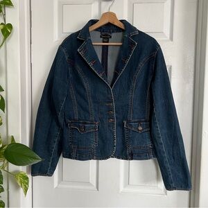 Fitted jean jacket from Jeanne Pierre